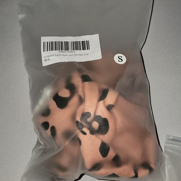 New dog outfit with hood - Picture 3 of 5